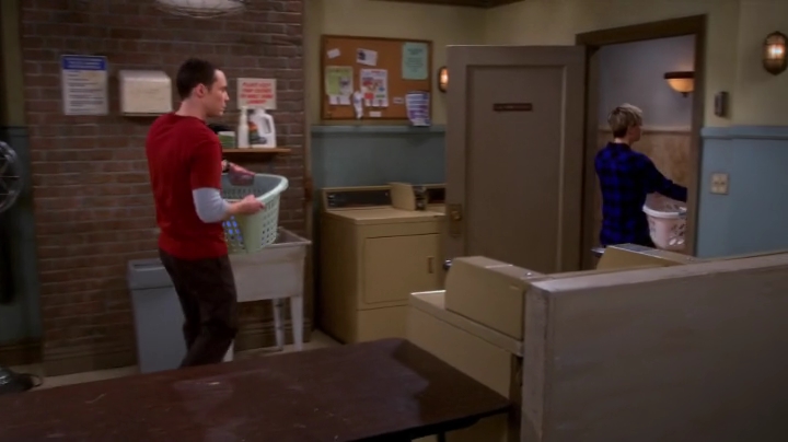 charmed-online-dot-net_TBBT-S08E15-0296.jpg