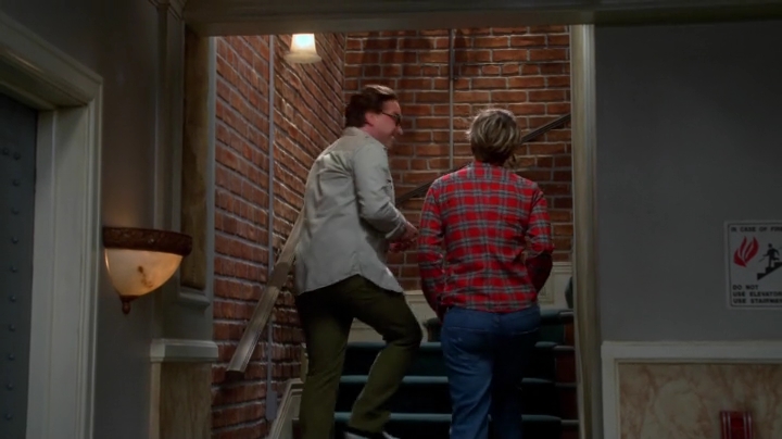charmed-online-dot-net_TBBT-S08E17-0010.jpg