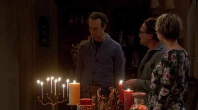 charmed-online-dot-net_TBBT-S08E18-0274.jpg