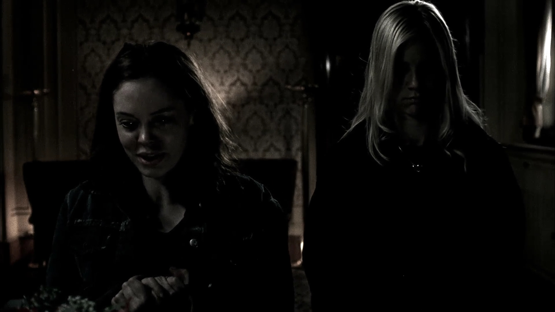 Charmed-Online-dot-NL-DeadAwake1842.jpg