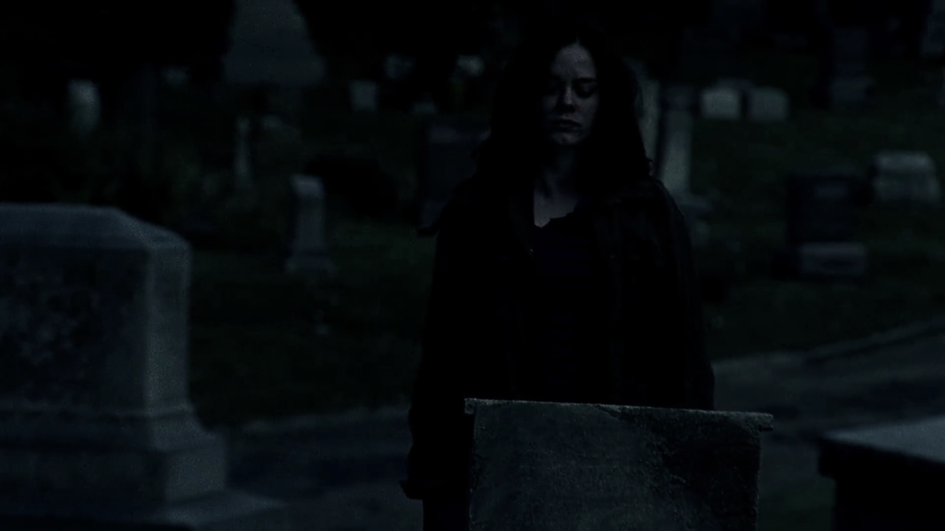 Charmed-Online-dot-NL-DeadAwake2079.jpg