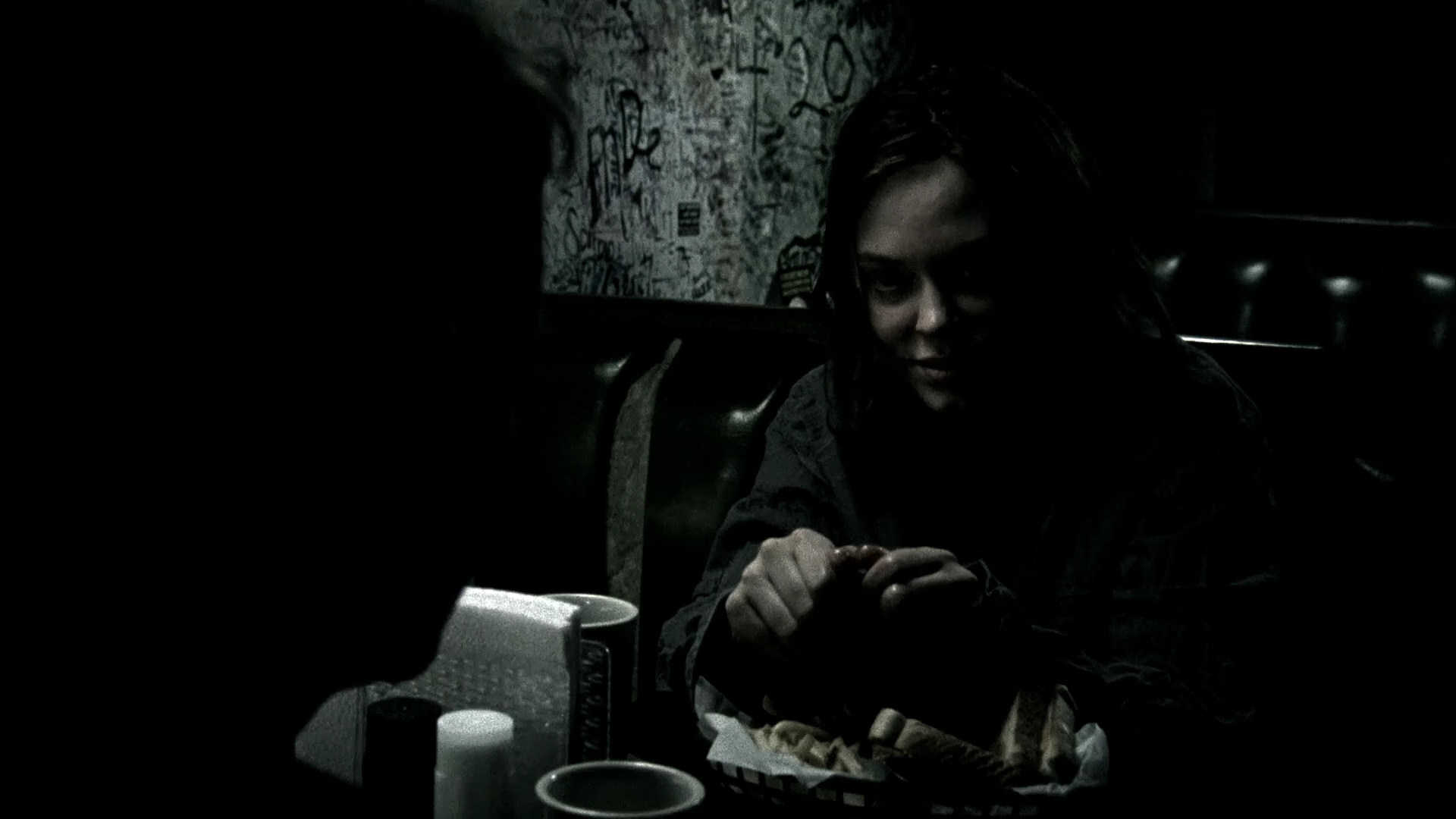 Charmed-Online-dot-NL-DeadAwake2562.jpg