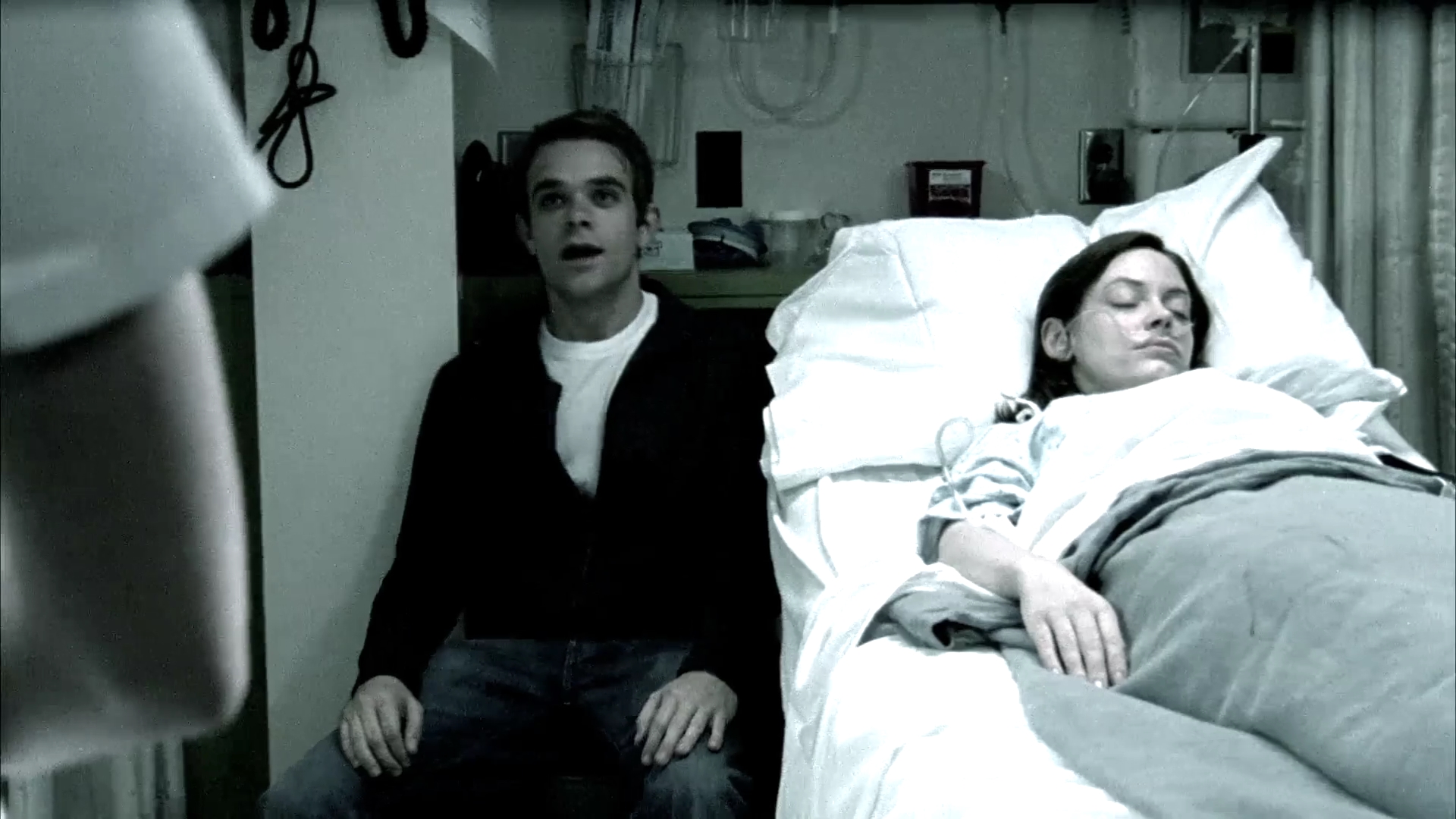 Charmed-Online-dot-NL-DeadAwake2904.jpg