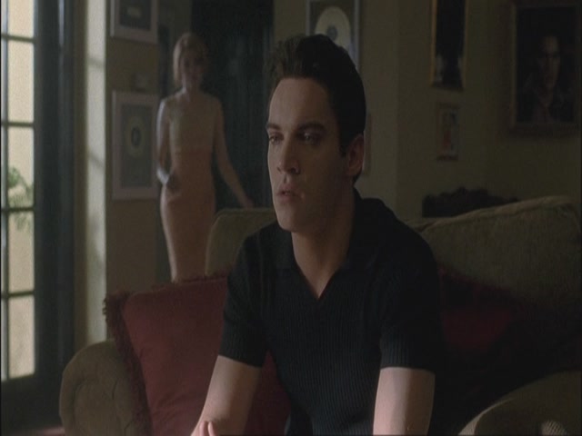 Charmed-Online-dot-net_Elvis7208.jpg