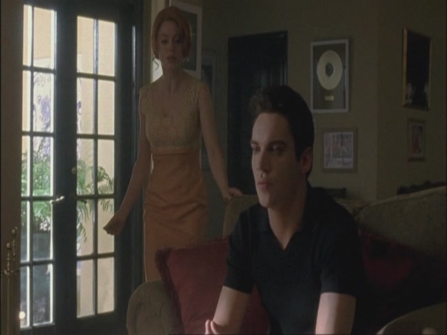 Charmed-Online-dot-net_Elvis7211.jpg