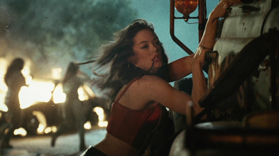 Charmed-Online-dot-net_PlanetTerror3186.jpg