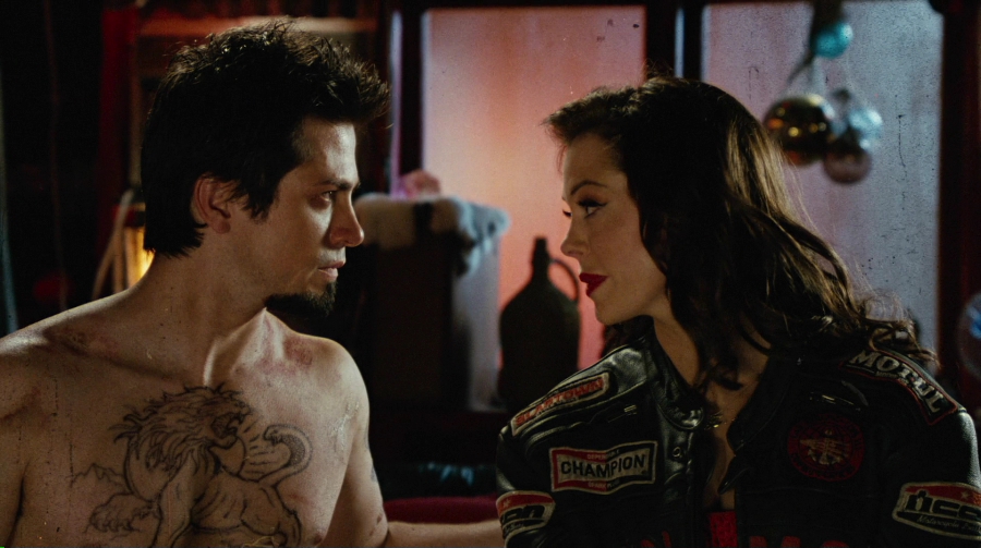 Charmed-Online-dot-net_PlanetTerror3823.jpg