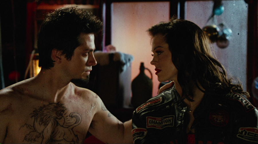 Charmed-Online-dot-net_PlanetTerror3825.jpg