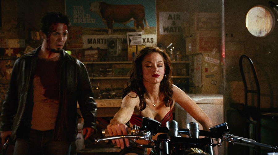 Charmed-Online-dot-net_PlanetTerror4186.jpg