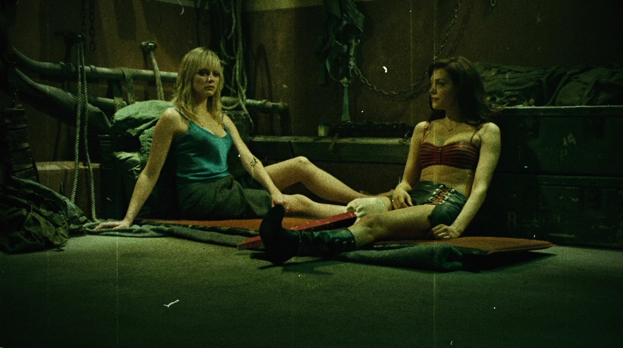 Charmed-Online-dot-net_PlanetTerror4866.jpg