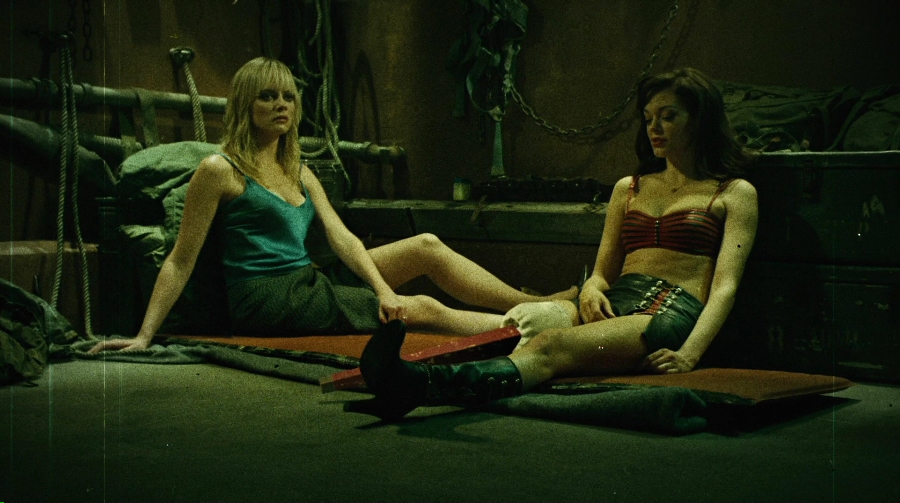 Charmed-Online-dot-net_PlanetTerror4874.jpg