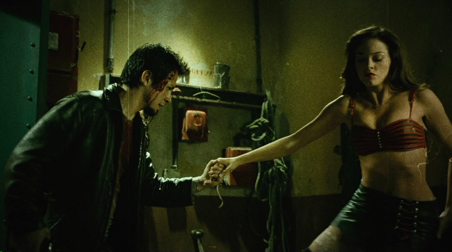 Charmed-Online-dot-net_PlanetTerror5127.jpg