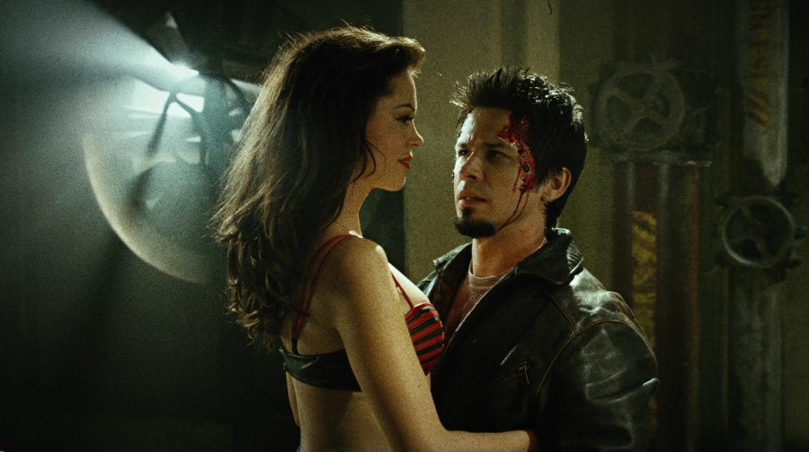 Charmed-Online-dot-net_PlanetTerror5230.jpg