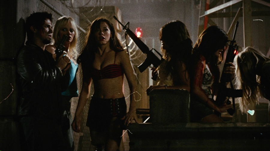 Charmed-Online-dot-net_PlanetTerror5321.jpg