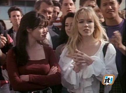 Charmed-Online-dot-NL-BeverlyHills90210-3x25-0601.jpg