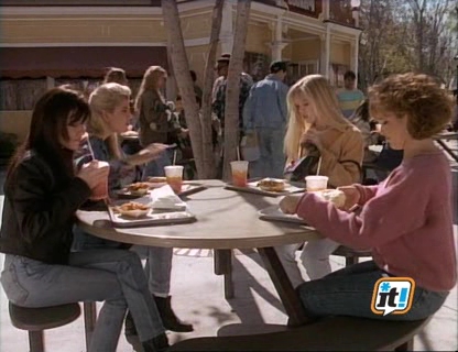 Charmed-Online-dot-NL-BeverlyHills90210-3x26-1330.jpg