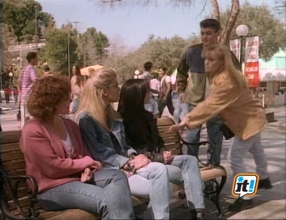 Charmed-Online-dot-NL-BeverlyHills90210-3x26-1482.jpg