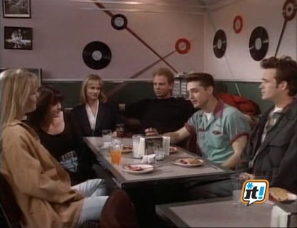 Charmed-Online-dot-NL-BeverlyHills90210-3x26-2366.jpg