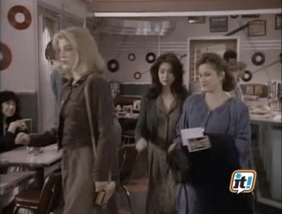 Charmed-Online-dot-NL-BeverlyHills90201-4x220596.jpg