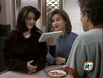 Charmed-Online-dot-NL-BeverlyHills90201-4x25-1017.jpg