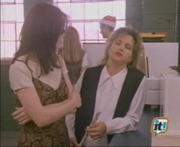 Charmed-Online-dot-NL-BeverlyHills90201-4x26-2188.jpg