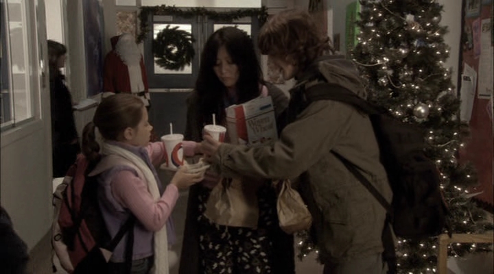 Charmed-Online-dot-net_ChristmasCarper1211.jpg