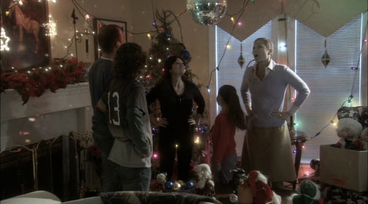 Charmed-Online-dot-net_ChristmasCarper2730.jpg