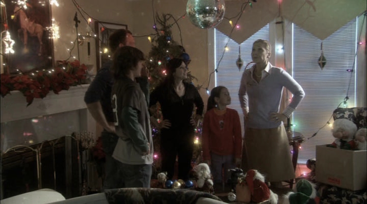 Charmed-Online-dot-net_ChristmasCarper2732.jpg