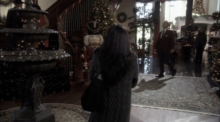 Charmed-Online-dot-net_ChristmasCarper2946.jpg