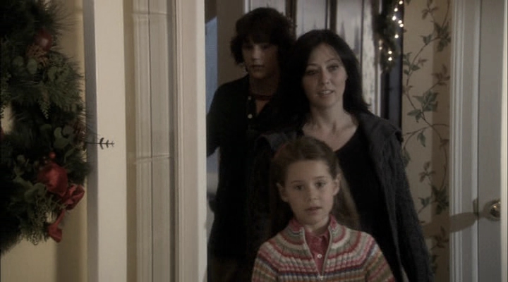 Charmed-Online-dot-net_ChristmasCarper3217.jpg