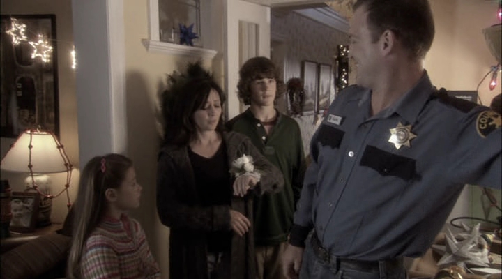 Charmed-Online-dot-net_ChristmasCarper3254.jpg