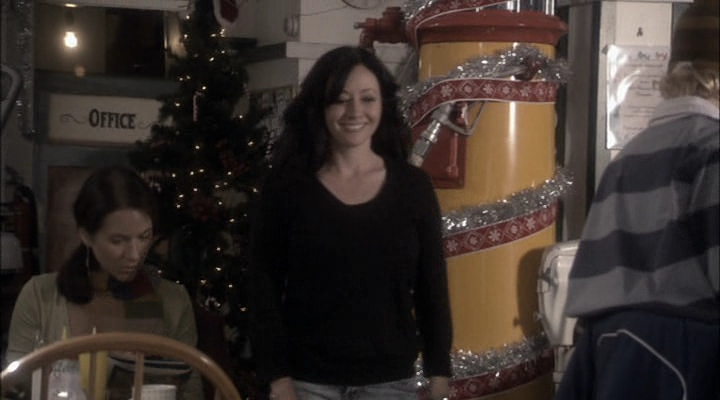 Charmed-Online-dot-net_ChristmasCarper3431.jpg