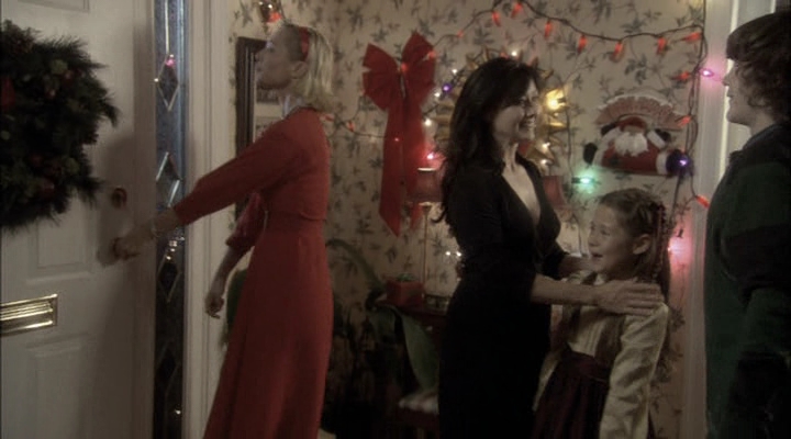 Charmed-Online-dot-net_ChristmasCarper3597.jpg