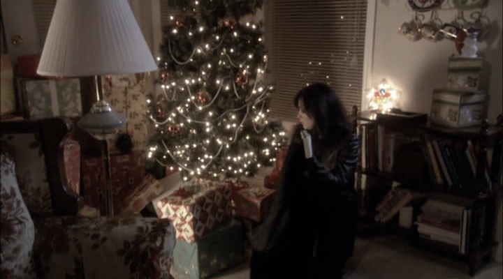 Charmed-Online-dot-net_ChristmasCarper3741.jpg