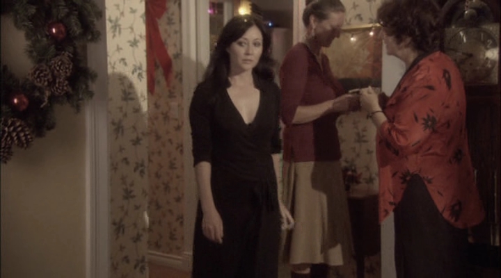 Charmed-Online-dot-net_ChristmasCarper3773.jpg