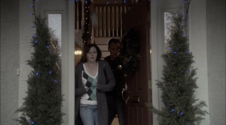 Charmed-Online-dot-net_ChristmasCarper4880.jpg