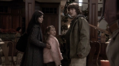 Charmed-Online-dot-net_ChristmasCarper3187.jpg