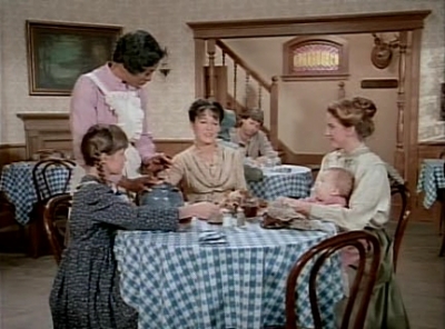 Charmed-Online-dot-NLCharmed-Online-dot-NL-LittleHouseonthePrairie9x10-0178.jpg