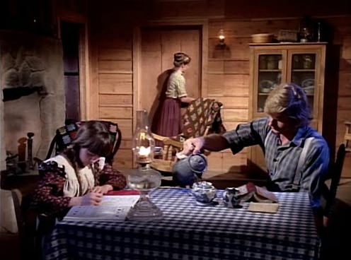 Charmed-Online-dot-NL-LittleHouseonthePrairie9x15-0232.jpg