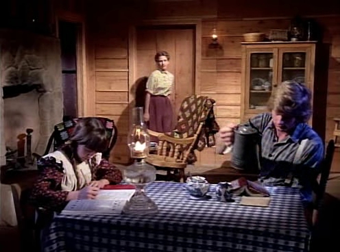 Charmed-Online-dot-NL-LittleHouseonthePrairie9x15-0233.jpg