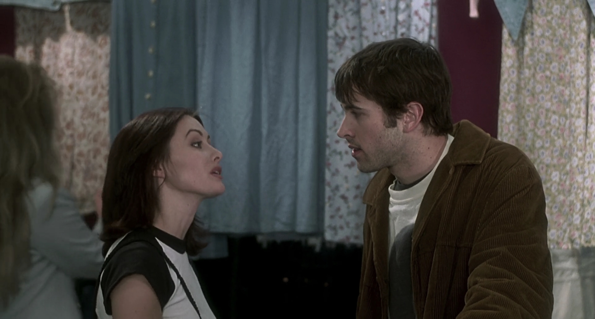 Charmed-Online-dot-net_Mallrats2258.jpg