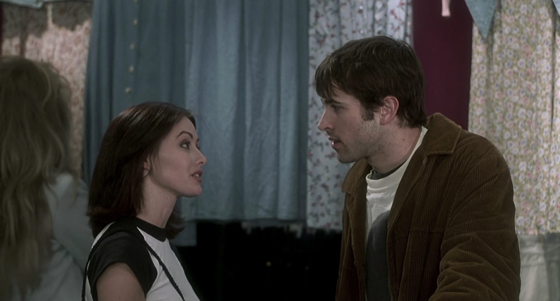 Charmed-Online-dot-net_Mallrats2259.jpg