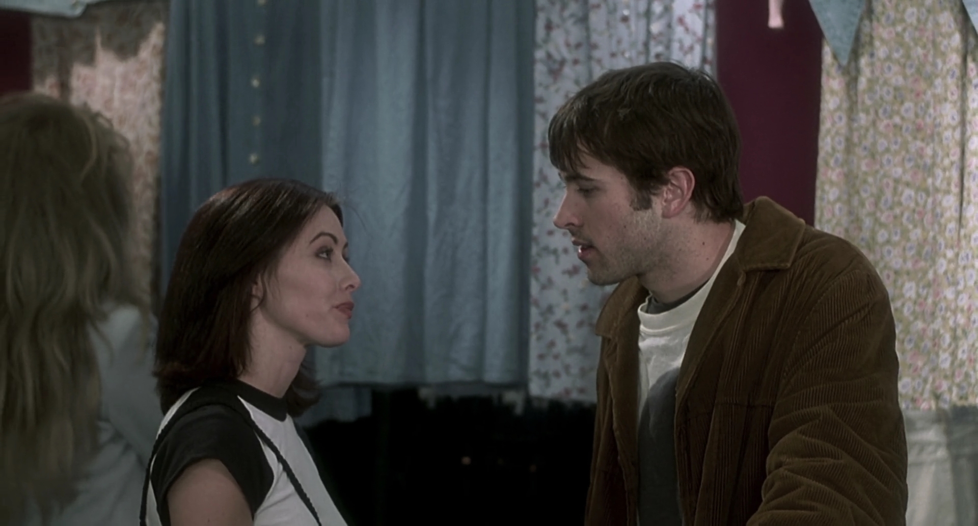 Charmed-Online-dot-net_Mallrats2260.jpg