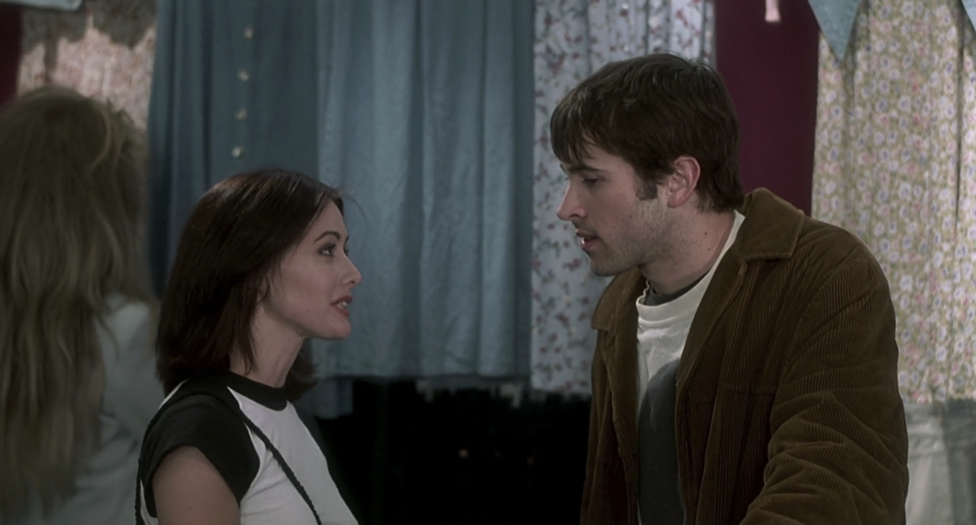 Charmed-Online-dot-net_Mallrats2261.jpg