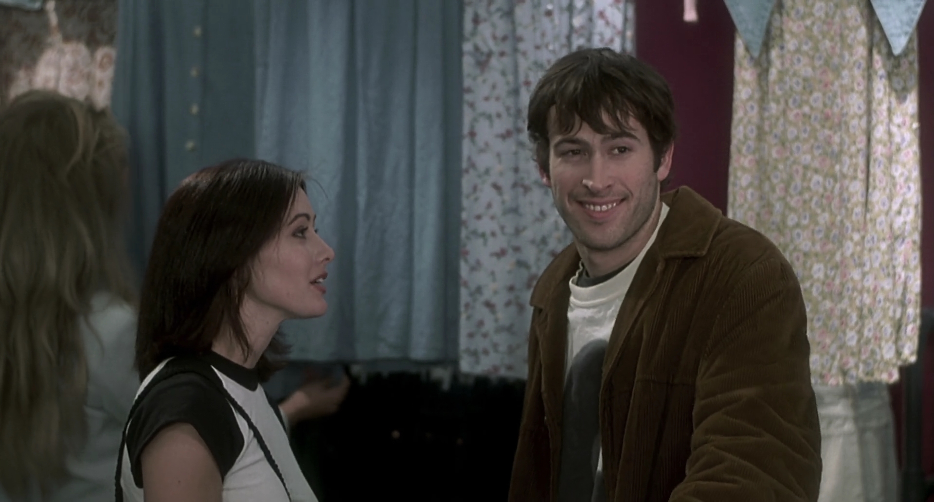 Charmed-Online-dot-net_Mallrats2265.jpg