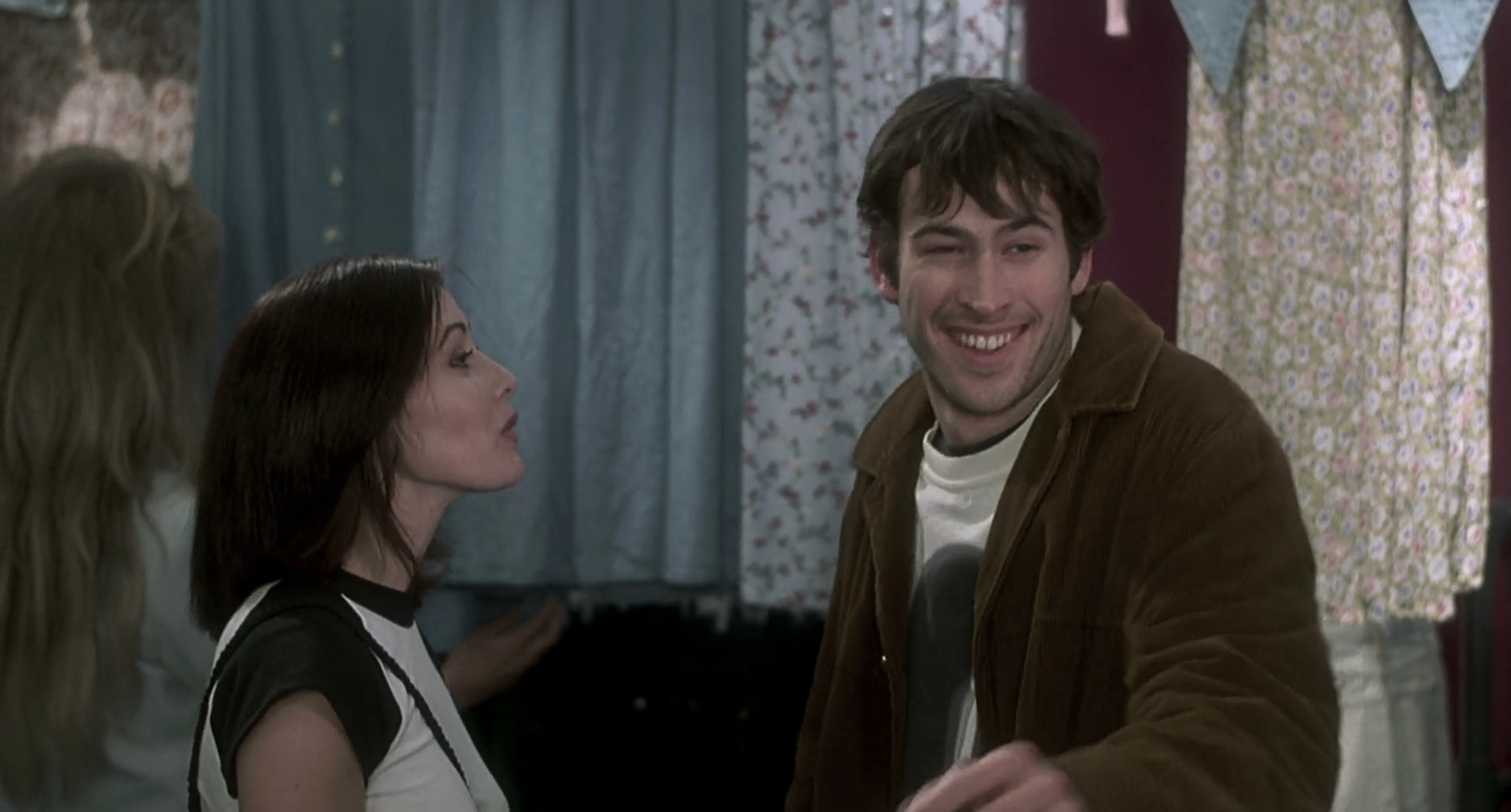 Charmed-Online-dot-net_Mallrats2266.jpg