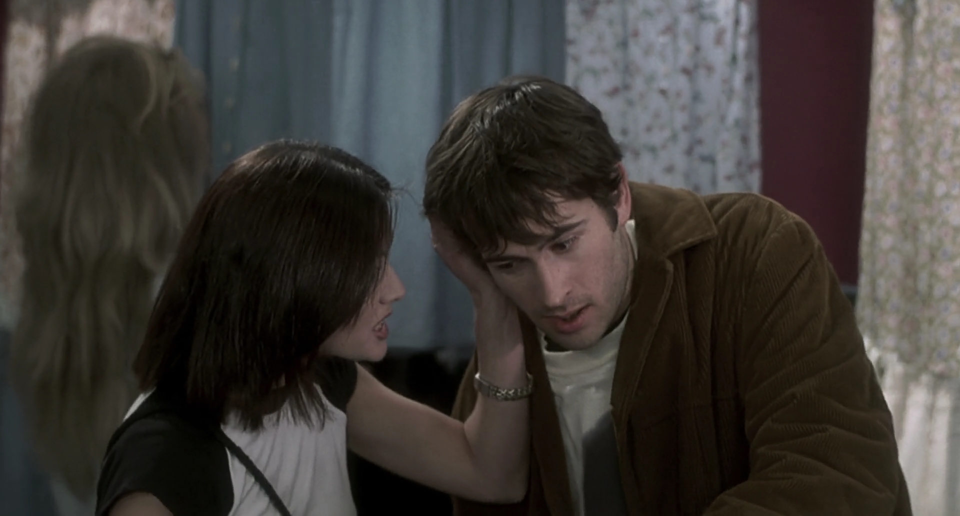 Charmed-Online-dot-net_Mallrats2280.jpg