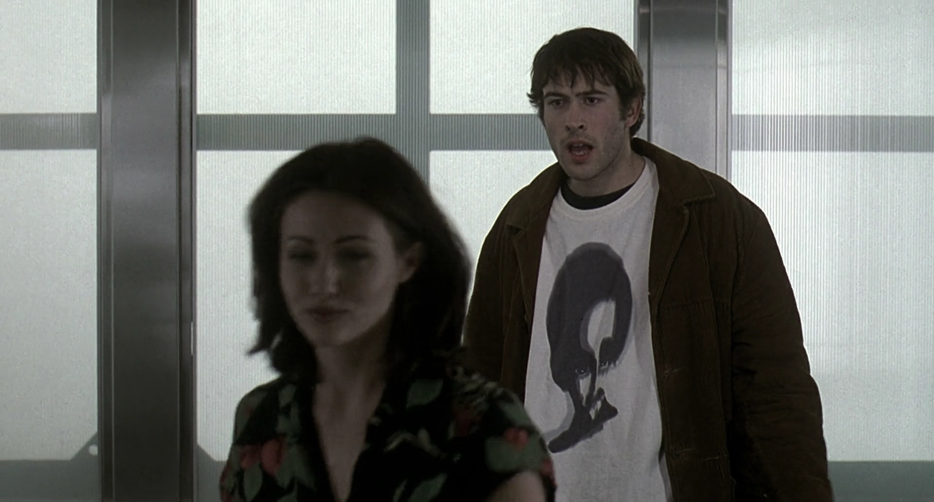 Charmed-Online-dot-net_Mallrats3130.jpg