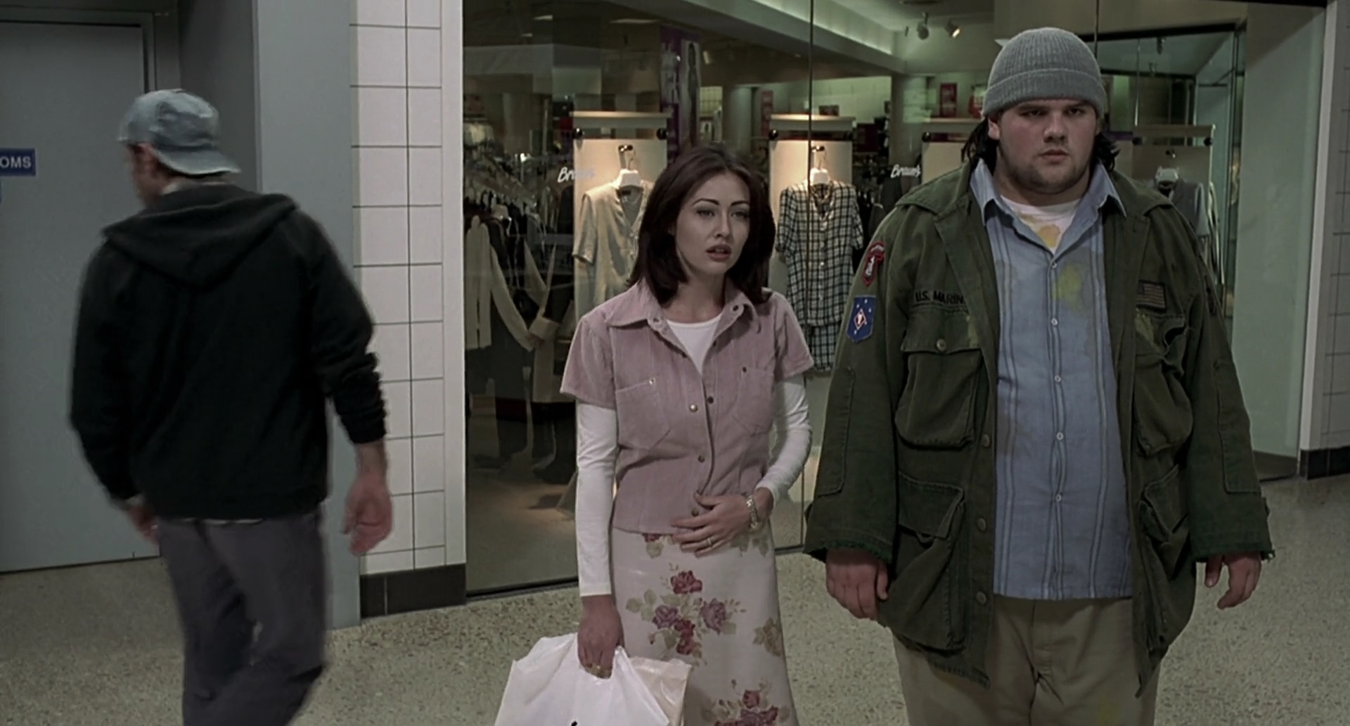 Charmed-Online-dot-net_Mallrats4460.jpg