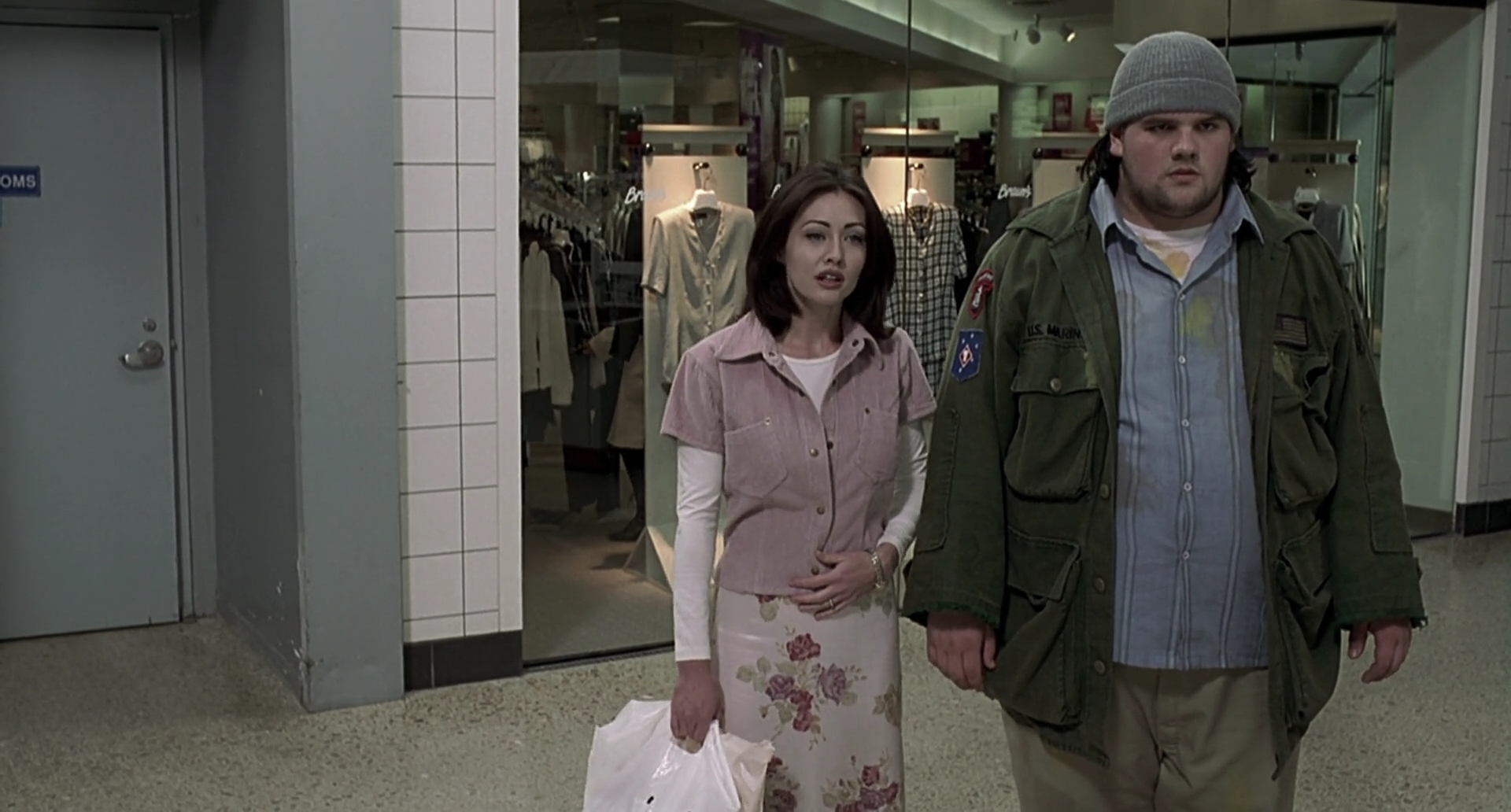 Charmed-Online-dot-net_Mallrats4462.jpg